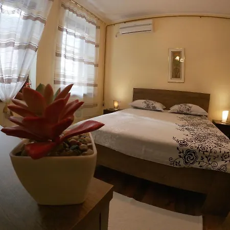 Honey Free Parking Apartment *